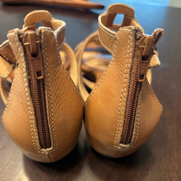 Sofft Tan Leather Sandals with Woven Straps - Picture 4 of 5